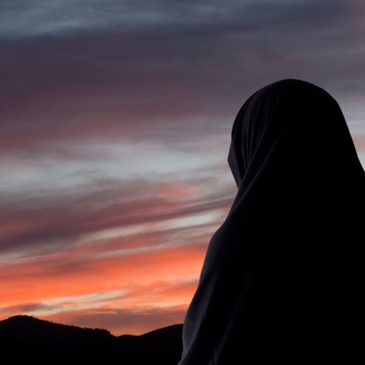 چادر یک روش مبارزه با غرب زدگی است
